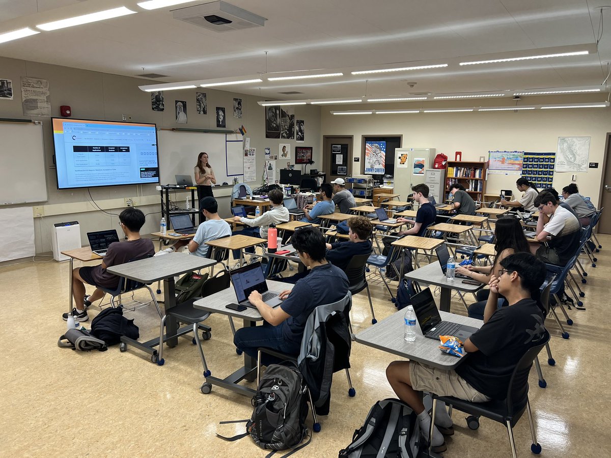 gmolopez78's tweet photo. Our students are getting early start on college application during our two day booth camp. #PAUSDPromise #EquityandExcellence #PABuffalo https://t.co/3esVfN6MiZ