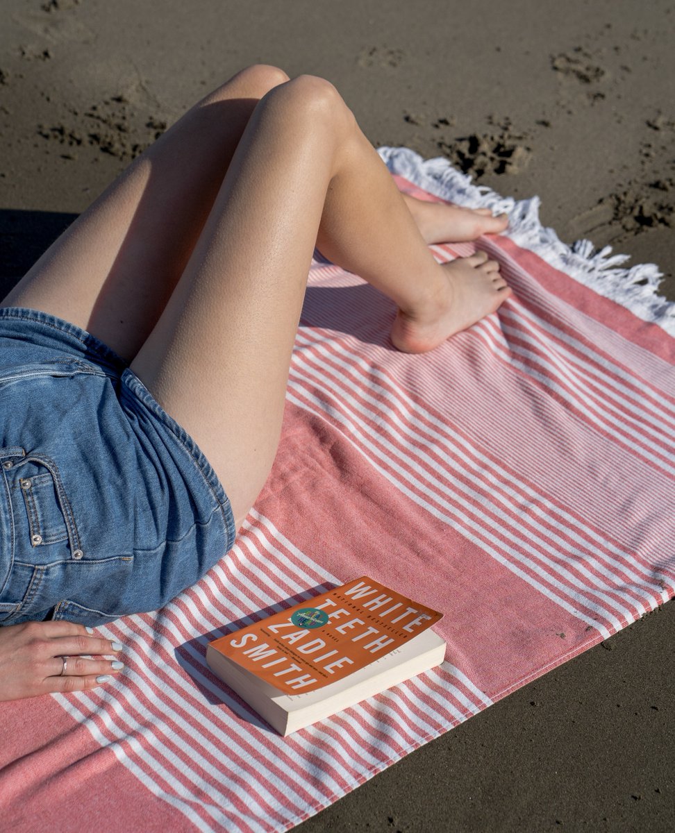 Why choose organic cotton beach towels for your summer adventures? ☀️ It's a meaningful choice for both our planet and ourselves. Made from fibers grown without harmful pesticides, these towels promote biodiversity and protect clean water. 💦⁠
⁠
delilahhome.com/products/100-o…
⁠