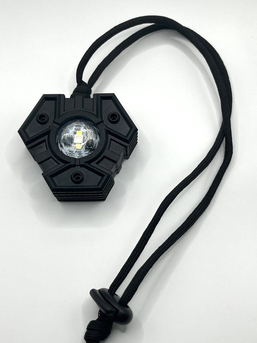 sendai_genjin's tweet photo. 首掛け式三角型リアクターユニット

値段：4,000円
内容：首掛け式三角型リアクターユニット×1
材質：ABS-likeレジン(ウレタン)
サイズ：縦　　約58mm
               横　　約68mm
　　　　高さ　約21mm

・組み立てには1.5mmの六角レンチが必要です https://t.co/jISI1phTCH