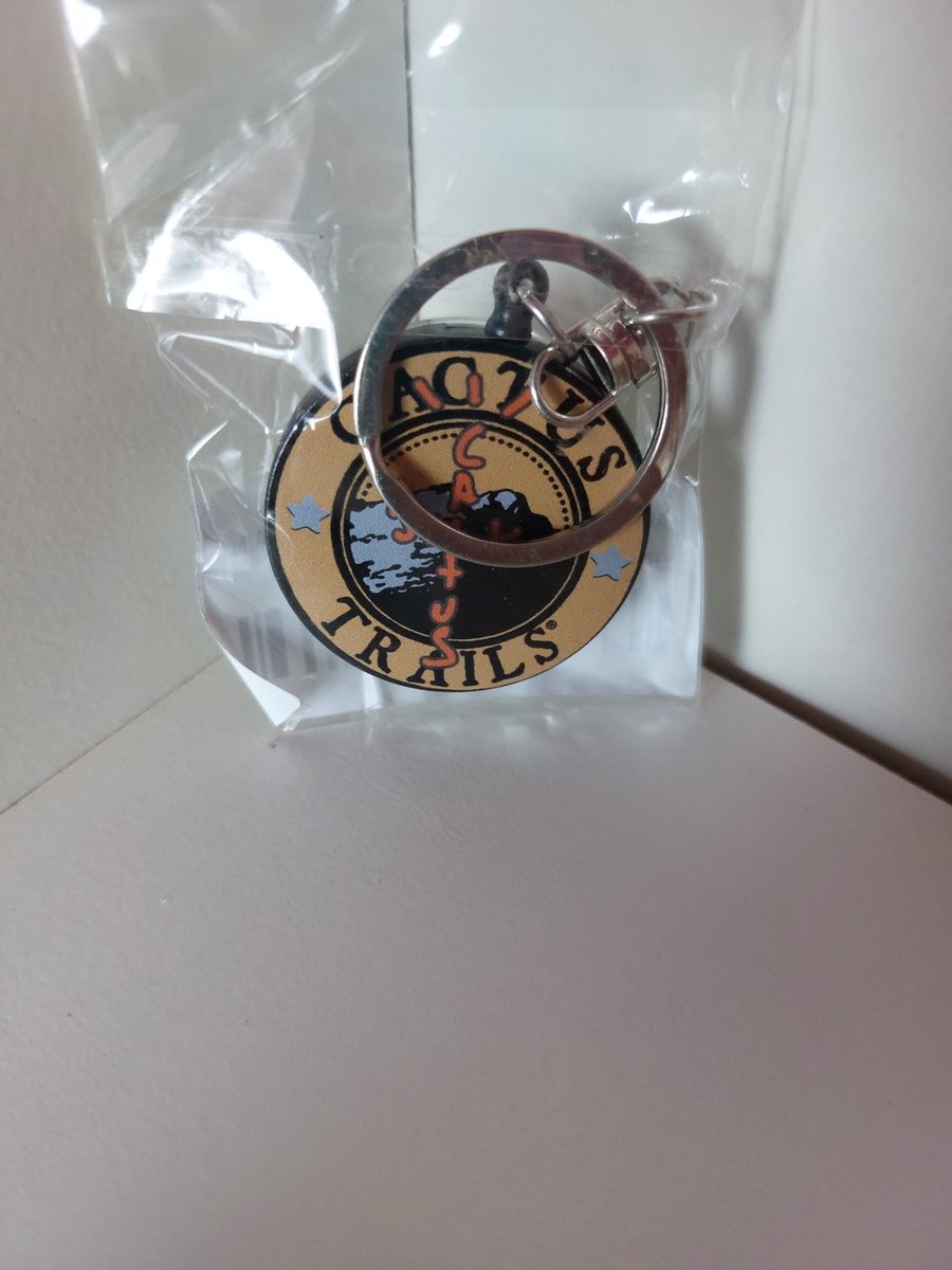 Xroyaltyloyalty's tweet image. WTS
some #Travisscott Stuff
#Astroworld Seasonpass
#cactustrails Bandana, Compass and Thermometer (all 3 not listed on stockx anymore)
ship from Berlin worldwide
need some extra chash for #thefinallaptour
