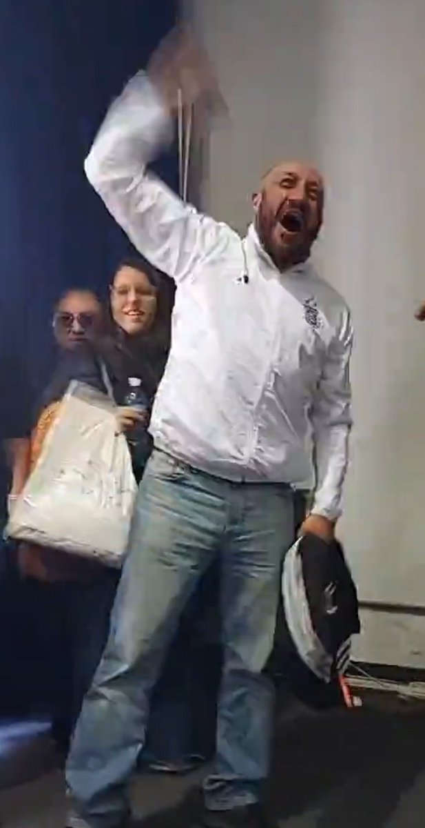 charlypisoni's tweet photo. Nieto 133,el hermano del Tano.
El hijo de Cristina y Julio.
El primo de Diego y Mario.
El hermano de Camilo y Flori.
El tío de Luca y Alba.
El sobrino del Roby,y toda una familia gigante que los buscaba.

Te estábamos esperando hermano.
La alegría es infinita. https://t.co/sxHgJqOxLb