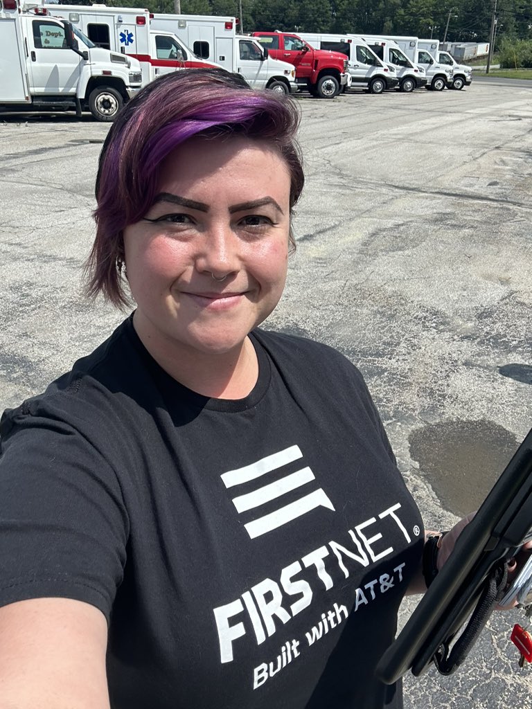 SammyKFierce93's tweet photo. Out and about doing #FirstNet things in #Bangor thank you to all of our first responders and those that support them for all that you do. We love you! #att @TheRealOurNE https://t.co/ngCaopP8xV