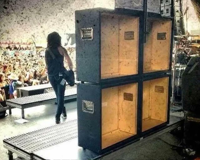 richcampbell's tweet photo. What do you mean they shipped the demo? https://t.co/5yXAkWo8Cm
