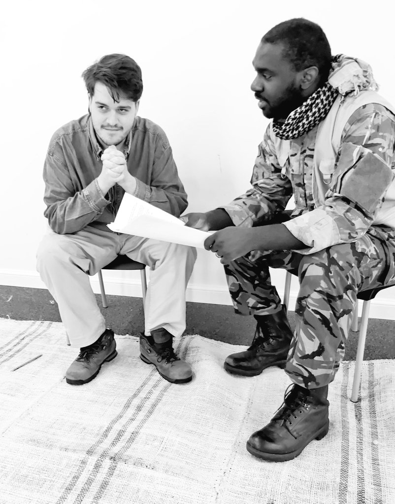 A behind the scenes rehearsal photo. One week till we open Everything Under the Sun. I look thrilled about it. Come see our brand new show 🇺🇳🇲🇱☀️

tickets.edfringe.com/whats-on/every…