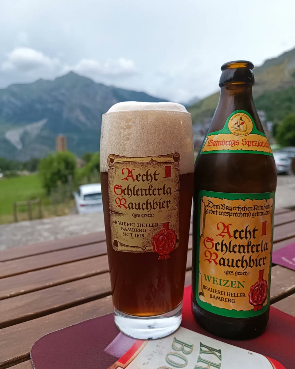 En la nostra visita per la Vall, hem fet parada a @cerveseria_tribulosi on vam poder gaudir de cerveses clàssiques com Aech Schlenkerla per la que tenim debilitat, sobretot des que vam poder visitar a Bàmberg.
#drinkporn #gastroxusma #CraftBeer