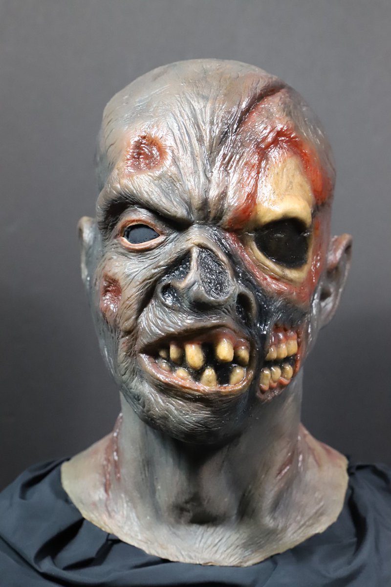 Mr. Vorhees from Part VII. Sculpture and final product.
.
#sculpture #wedclay #clay #fridaythe13th #mask #latexmask #halloween #halloweenmask #mommasboy #horror #horrormask #maskmaking #mask #slasher #slashermovies #sfx #createxcolors #createx #bloodline