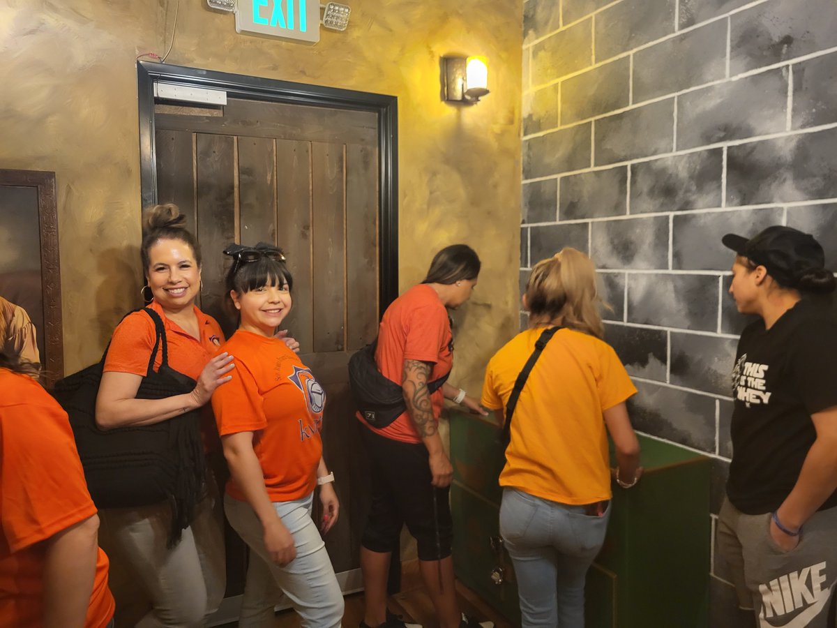 twolf_JHS's tweet image. Made it through the first room.
#KnightsChangetheWorld #ItsanItuartething