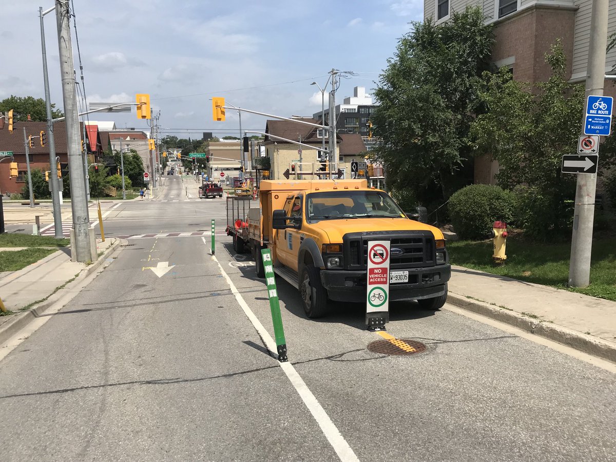 TerryPender's tweet photo. Region of Waterloo, get your contractors out of the City of Kitchener bike lanes on Cedar Hill. Second day in a row. #urbancycling #cityofkitchener #regionofwaterloo #cyclewr #cycling #cedarhill https://t.co/xqX0wrZkM2