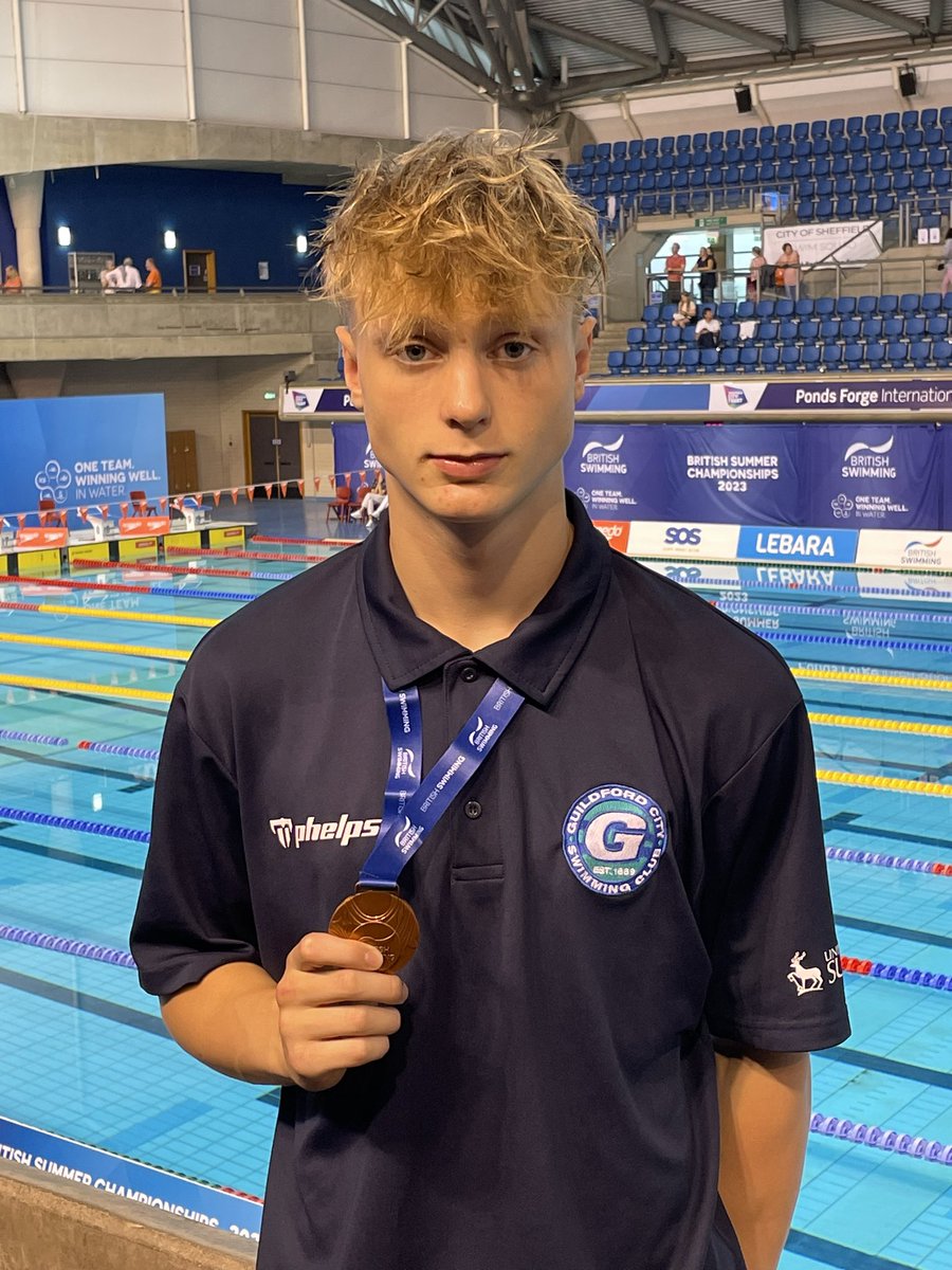 guildfordcitysc's tweet photo. Joe W with his BRONZE Medal from the Men’s 16 Years 50m Butterfly Final! Joe also smashes his Personal Best time in the process!
#NationalMedalist #ProudClub #ProudCoaches #Sub26
#Team #Character #Performance
#SEPerformanceCentre
#BritishSummerChampionships2023 https://t.co/yBAEKq0rgs