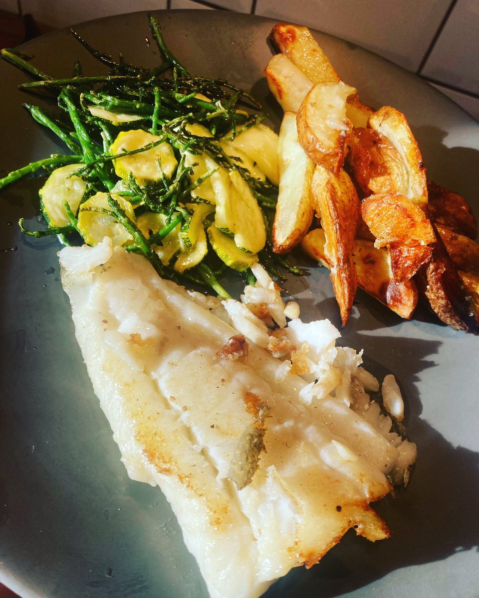 Sophie Law tweet media