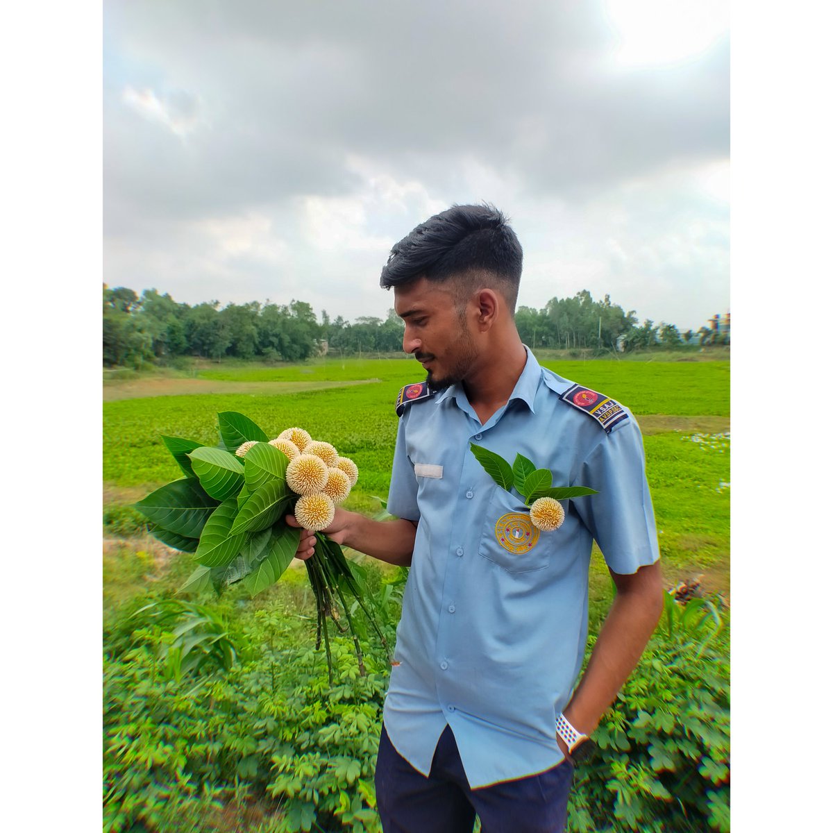 Afnan_Akib_23's tweet image. একগুচ্ছ কদম হাতে ভিজতে চাই তোমার সাথে 💙🌼

#AH23 #Trending #kodomful