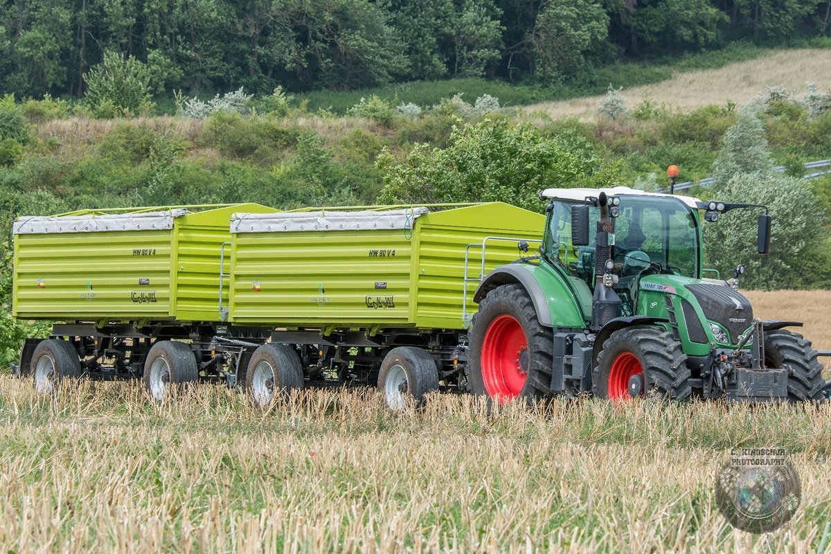 profiMagazin's tweet photo. Hier ist ein #Fendt 720 mit #Conow HW80 V4 Hängerzug. https://t.co/LaN9C9EdLm