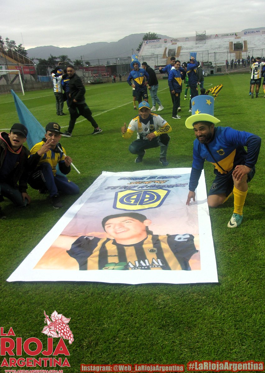 web_lariojaarg's tweet photo. #FutbolFederado #ElDefe #ProvincialDeClubes2023
Postales de hinchas del Defe en el partido final de vuelta, en el que @DefdelaBocaLr venció 2 a 0 a San Buenaventura de Vichigasta, obteniendo por primera vez este Torneo.
Link del Vlog en Youtube LRA: https://t.co/TOnxsKJ5U9 https://t.co/v2CsAxbLTT