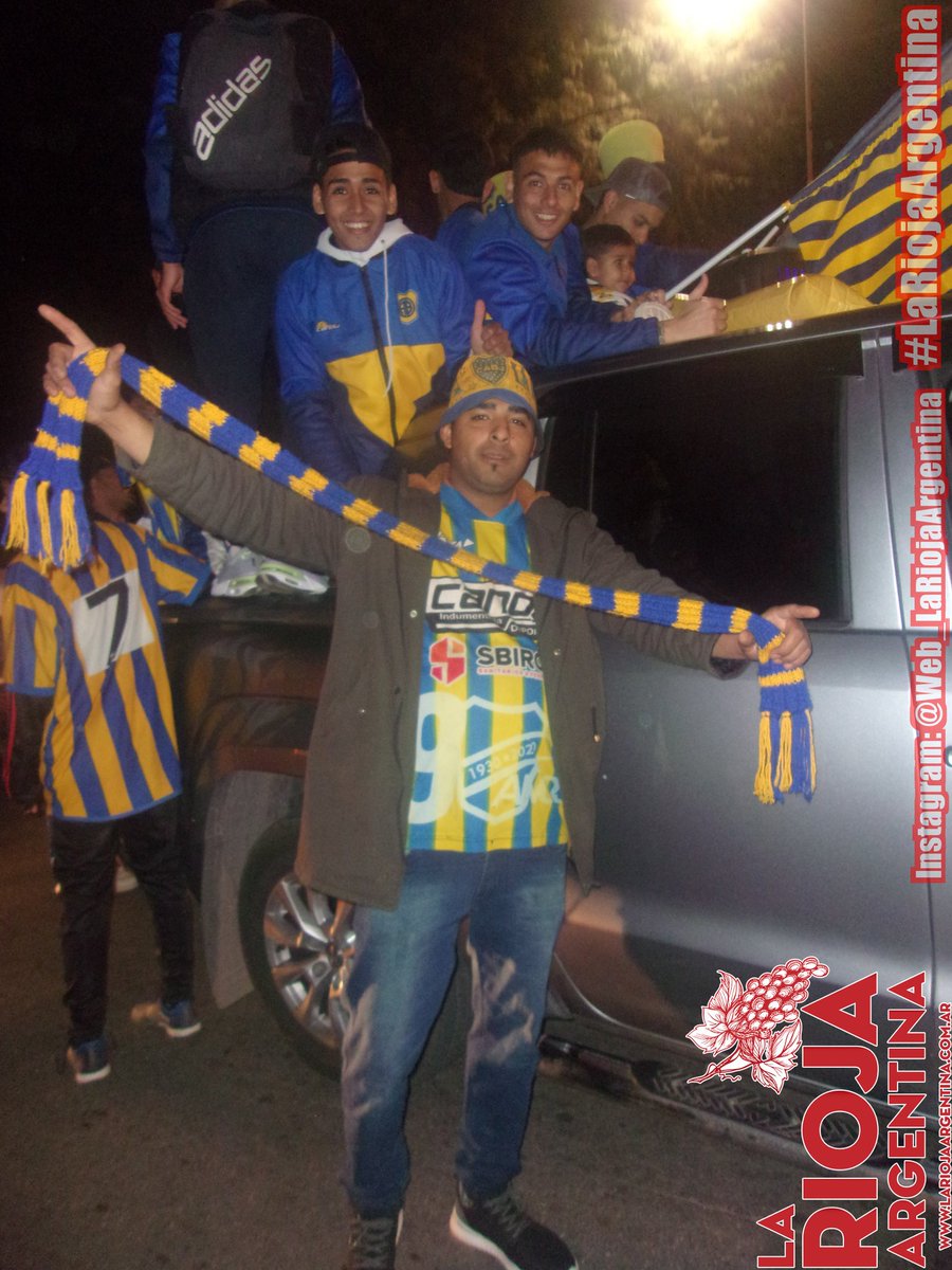 web_lariojaarg's tweet photo. #FutbolFederado #ElDefe #ProvincialDeClubes2023
Postales de hinchas del Defe en el partido final de vuelta, en el que @DefdelaBocaLr venció 2 a 0 a San Buenaventura de Vichigasta, obteniendo por primera vez este Torneo.
Link del Vlog en Youtube LRA: https://t.co/TOnxsKJ5U9 https://t.co/v2CsAxbLTT