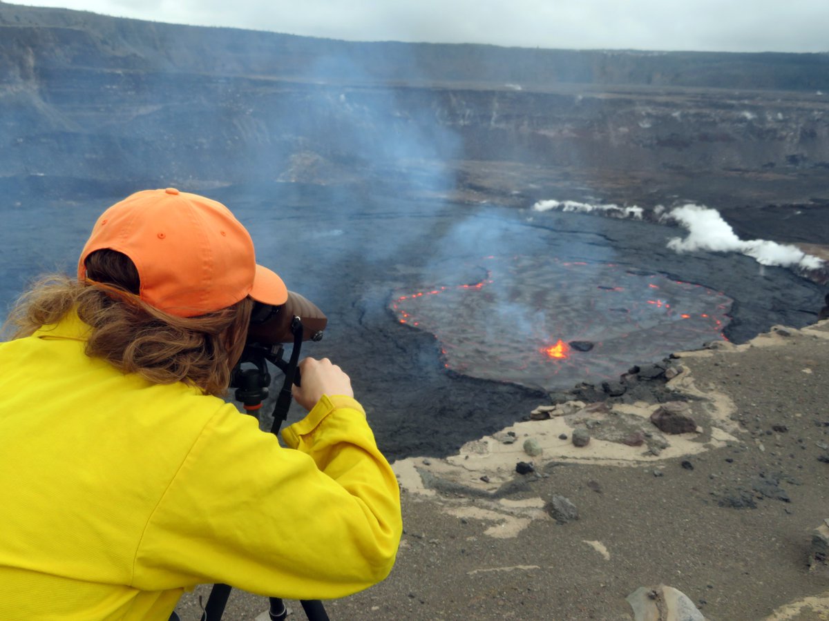 Hawaii_EMA's tweet image. DYK--a "noisy" ocean can help scientists monitor volcanoes? Learn how in this week's #VolcanoWatch: usgs.gov/observatories/…