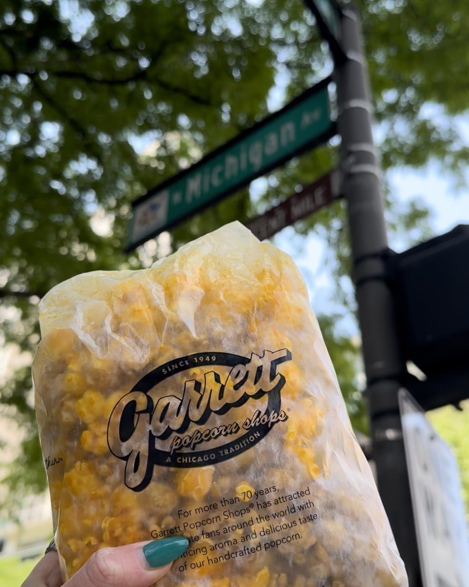 #GarrettSummerFaves Part 6: Shop @themagmile! Snack on some Garrett as you shop the day away on Michigan Avenue! See the full list of activities here: bit.ly/46ETBAY #garrettpopcorn #garrettsummerfaves