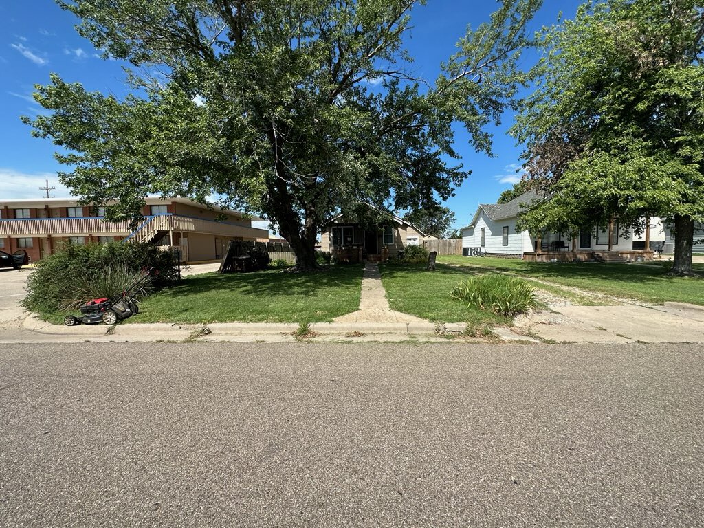 iamrodneysmith's tweet photo. Branson of Great Bend, KS who is taking part in our 50 yard challenge mowed his 28th lawn ! https://t.co/VzdUfjefW6