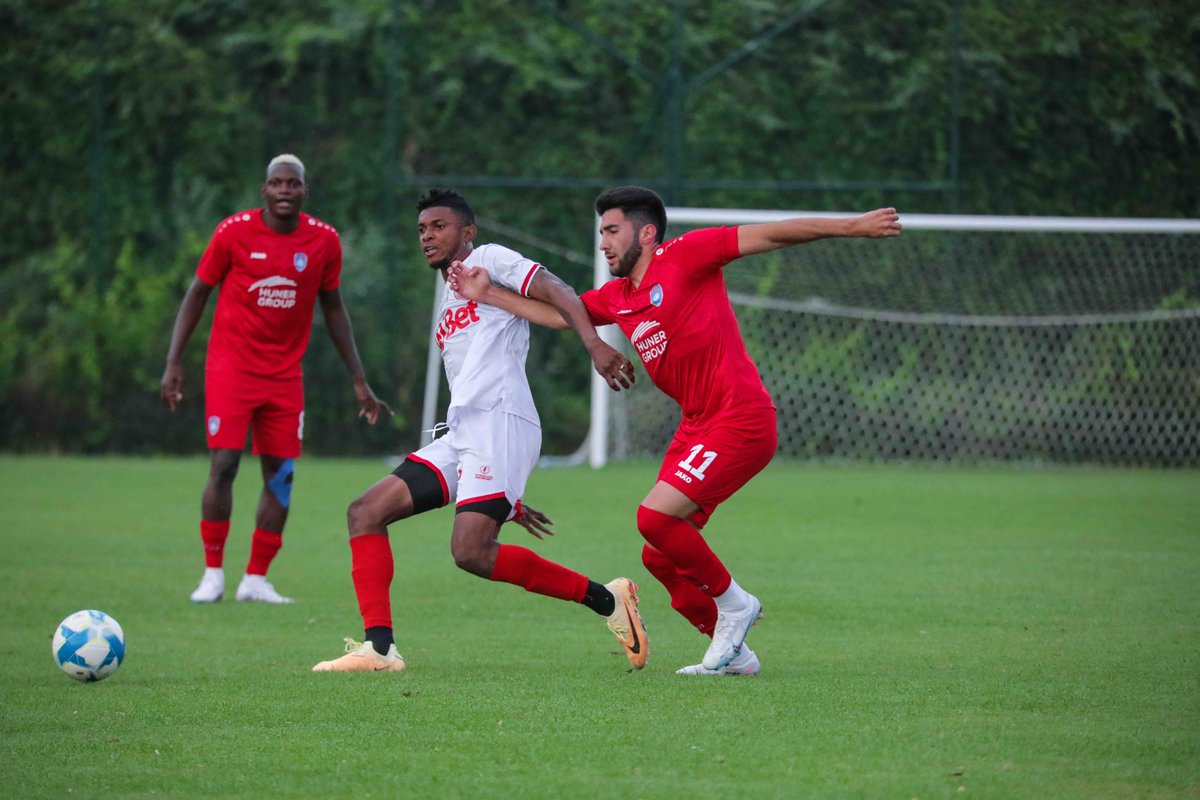 SimbaSCTanzania's tweet photo. Huyu ni mtu wa kazi 🥵

Fabrice Ngoma 🙌 #NguvuMoja https://t.co/2bRYaQdHmq