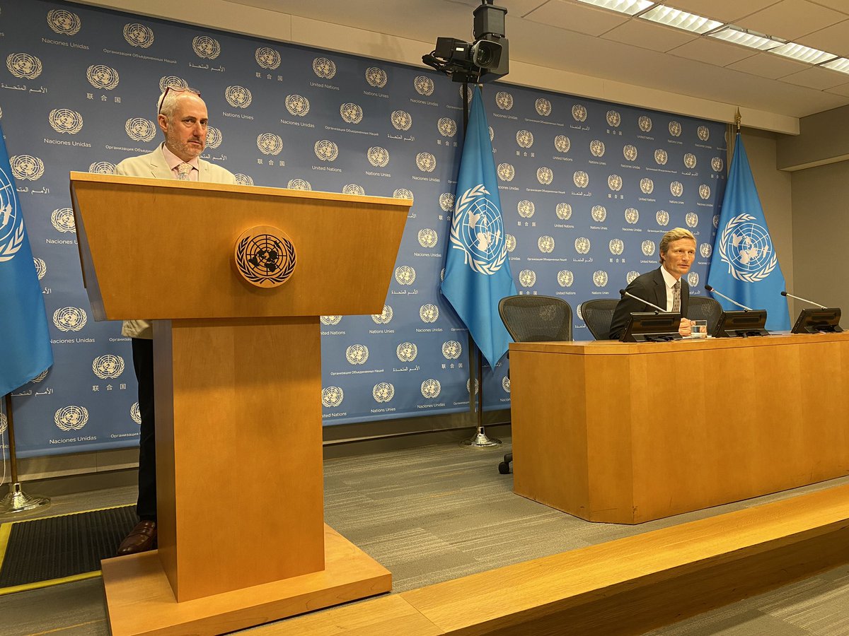 Some #Barbie #kenergy in UN press briefing room today with new deputy World Food Programme executive director <a href="/CarlSkau/">Carl Skau</a> and @StephDujarric in his pink shirt!