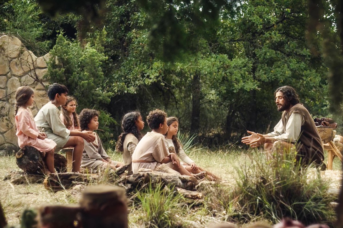 thechosentv's tweet photo. This is pretty cool: the first scene we're revealing from Season 4 and the first scenes we ever filmed from Season 1 will air back to back tonight.

You can watch the new scene at 7 ET on our livestream and the entire S1 episode, "Jesus Loves The Little Children," on @TheCW at 8. https://t.co/unvtnrBzMB