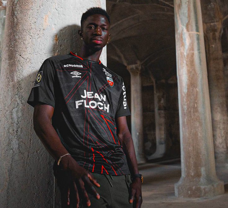 JorisCrolbois's tweet image. [THREAD] Analyse du jeu du nouveau défenseur de Lorient, Formose Mendy 🇸🇳

Défenseur costaud, très mobile, avec un bon jeu long mais quelques faiblesses.

Un renfort de poids ? 🟠⚫️