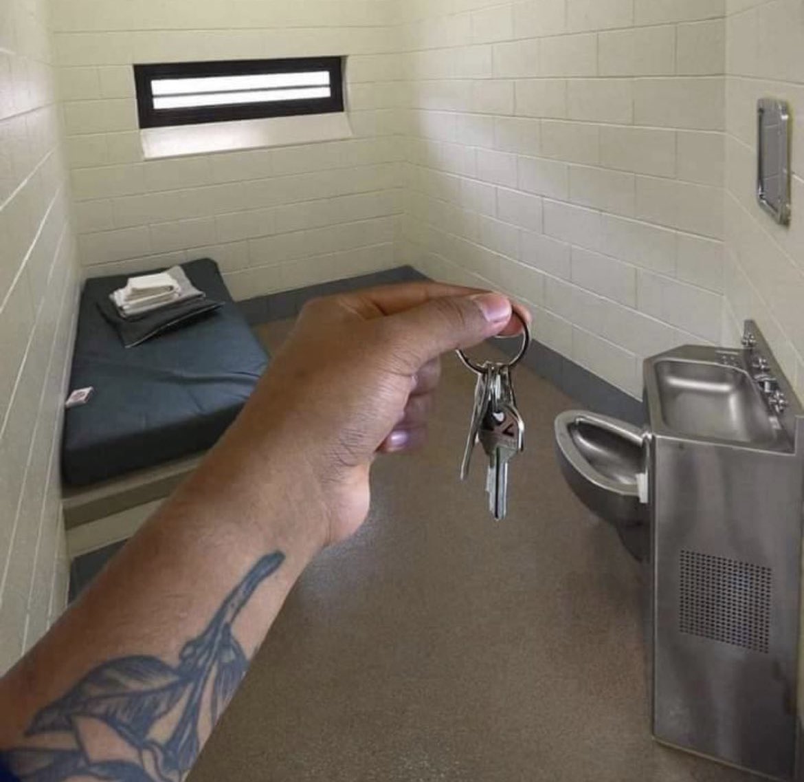 Pauly showing off his new house :