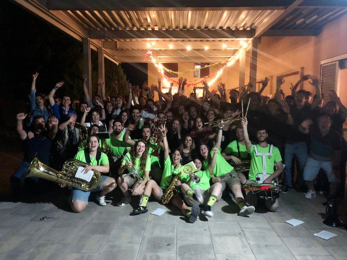 BB_Festucs's tweet photo. La festuqueta creua fronteres!! 🇵🇹🇵🇹

⏩Després de participar al Festival Internacional de Bandes de Música de Lleida (FEM BANDA), per la festa de les bandes. Els companys de la banda de Óbidos, Portugal ens van convidar a tocar al seu festival juntamnent amb la @bandadelleida https://t.co/RKD6RrzxMh