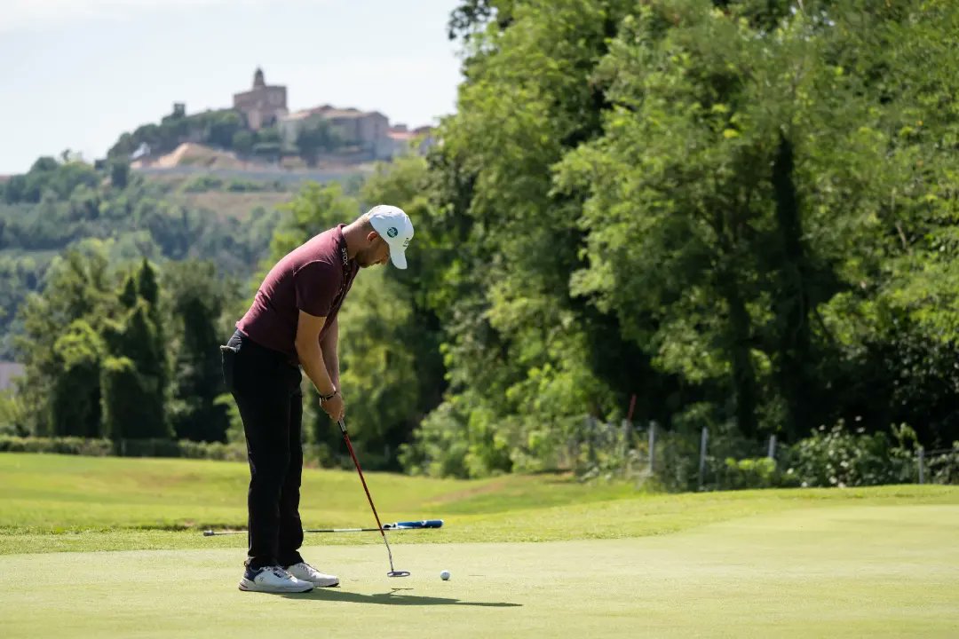 FederGolf's tweet photo. 📍Abruzzo Alps Open

Al @Miglianico Golf &amp; Country Club, dopo il secondo giro, in testa 🇳🇱 #Porsius (-12), 2/o 🇫🇷#Guillamoundeguy con -9.

🇮🇹 Migliore azzurro #Manica 3/o con -8. Tra i primi 10 anche: #DiNitto e #Addabbo 7/i (-6).

👉https://t.co/OXBkaKVYop

@alpstourgolf https://t.co/QcOljcKSuE