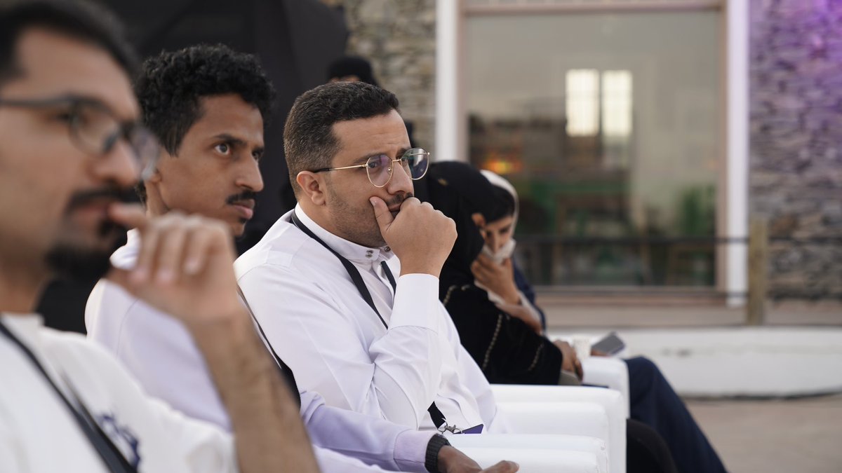 artemat_1's tweet photo. حضور ملفت لنادي ارتم في فعاليات الجولة الثالثة من #ملتقى_النقد_السينمائي بأبها، والذي تنظمه #هيئة_الأفلام

@FilmMOC https://t.co/HlMath1yJj