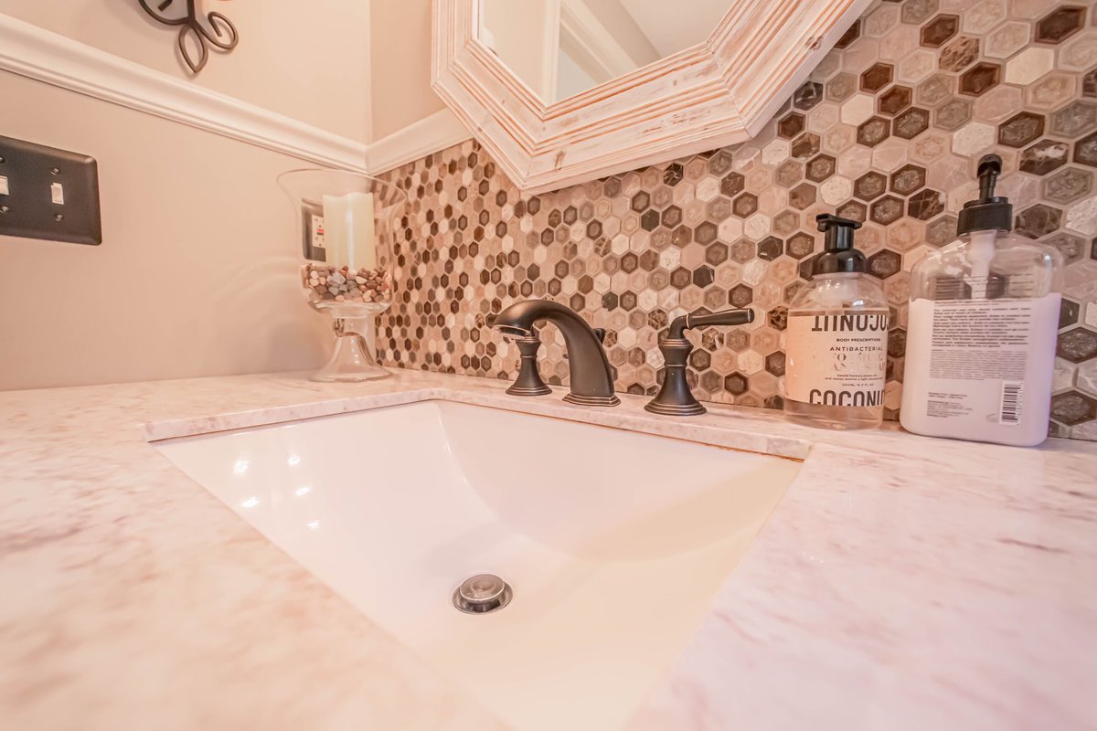 ProKitchensLLC's tweet photo. A BEAUTIFUL backsplash can really make the difference in a bathroom remodel ⭐️

#bathroom #remodel #homeowner #ProKitchenandTrim https://t.co/O4Rq6yXOAH