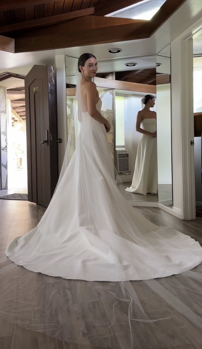 MIUCClAMUSE's tweet photo. 4 of emily mariko’s custom mirror palais looks for her wedding https://t.co/1tuLHCpJwP