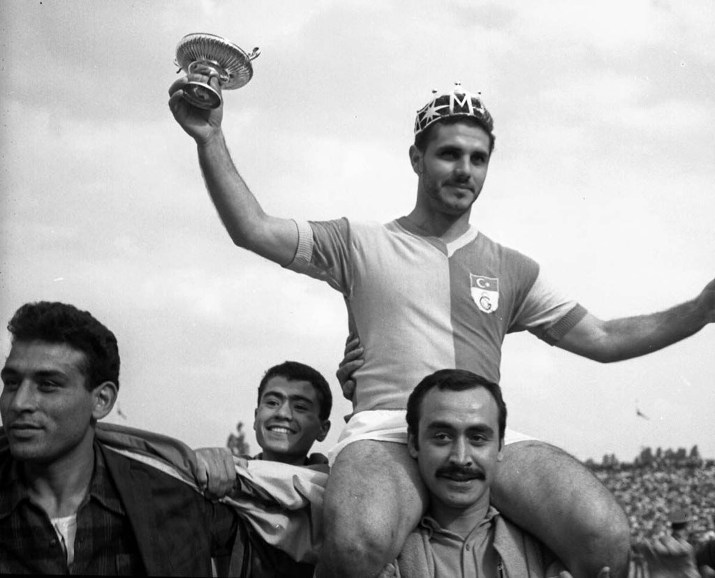 yep07's tweet photo. Söylenmedi hiç
Sana layık düşler benden önce
Tutsak yüreğim
Biliyorsun sen de ince ince... 💛♥️ https://t.co/Ld823hLoyG