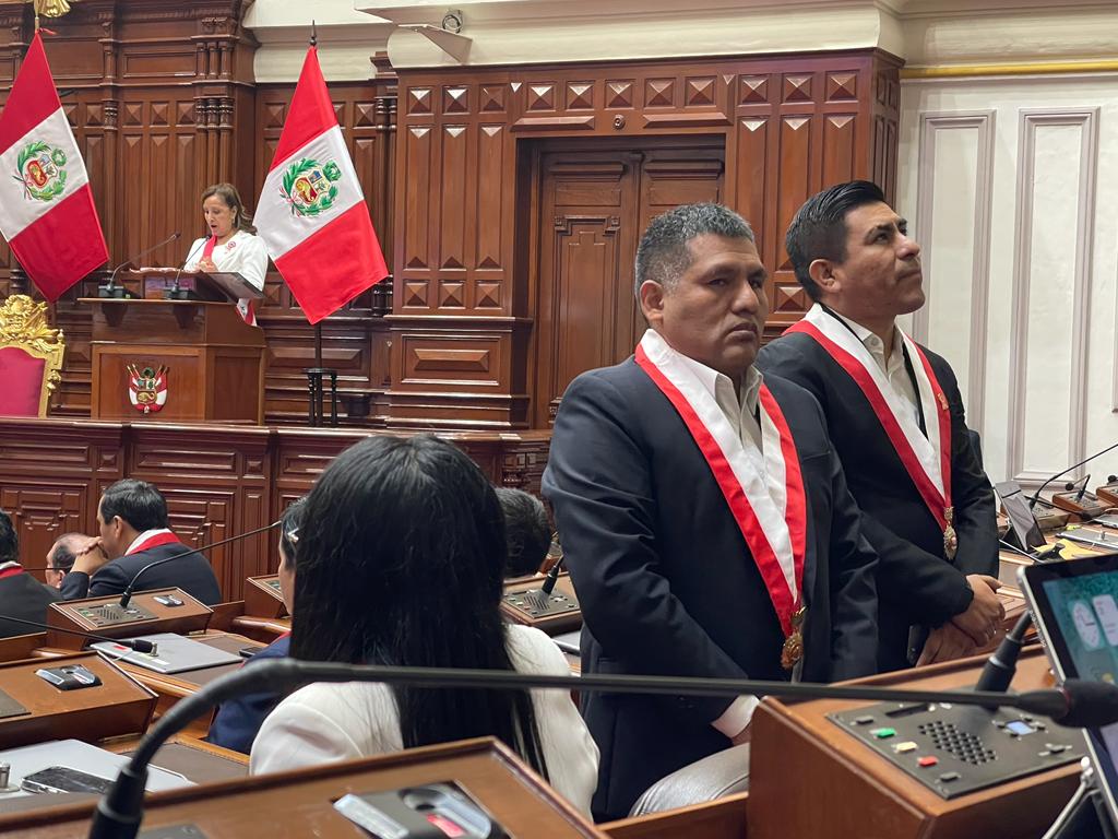 JaimeQuito6's tweet photo. De espaldas a la dictadura #DinaBoluarte, rechazando su discurso en un #MensajeALaNación desbordado en hipocresía y falacias. Nada que celebrar, hoy más de 60 peruanos no están con sus familias y el gobierno usurpador debe responder por ello. https://t.co/cZfD9UPjmk