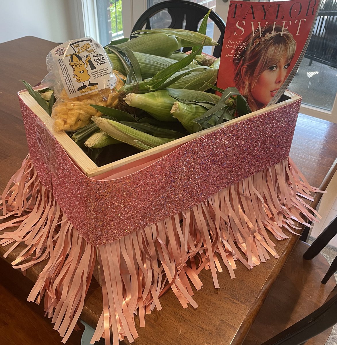 To celebrate my PhD, my parents brought me a bouquet of the world’s best corn (from Witte’s) in a <a href="/taylorswift13/">Taylor Swift</a> inspired box! A good day for the first <a href="/CarvillLab/">Gemma Carvill, PhD</a> public thesis seminar! 🌽🧬✨