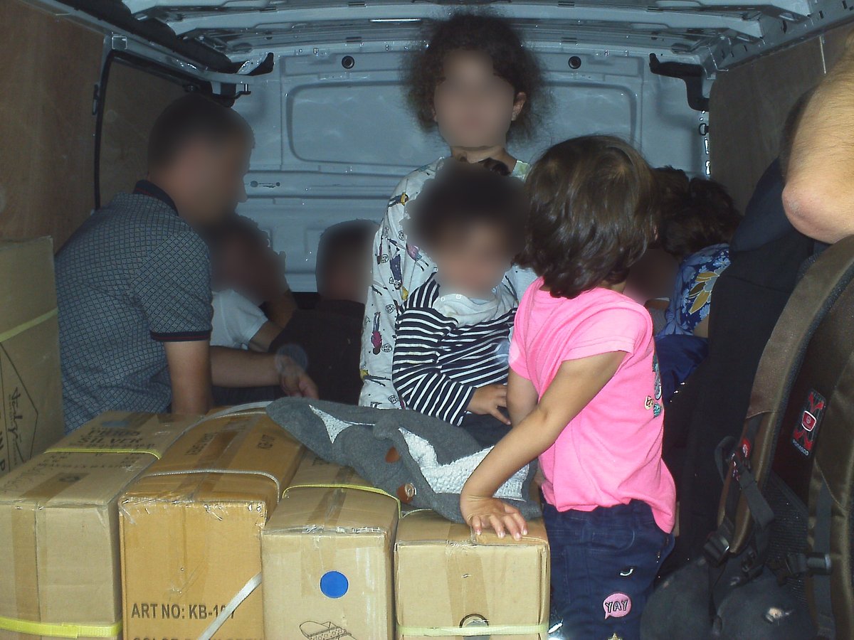 ukhomeoffice's tweet photo. 🚨 Man jailed for four years after trying to smuggle 14 people including young children into the UK in his van.

The message is clear: abuse our laws and we will bring you to justice.

No one, particularly children, should be subjected to this dangerous and distressing ordeal.

🔗 Jail for van driver who smuggled children as young as one: https://t.co/f8Ge1LTiPY