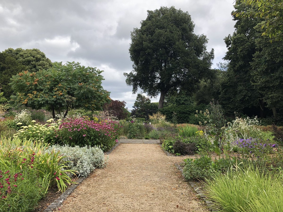 annasonIT's tweet photo. Views from my favourite contemplation spot today in Charlton Park 🧘🏻‍♀️👍🏻 https://t.co/irfGx7uSqW