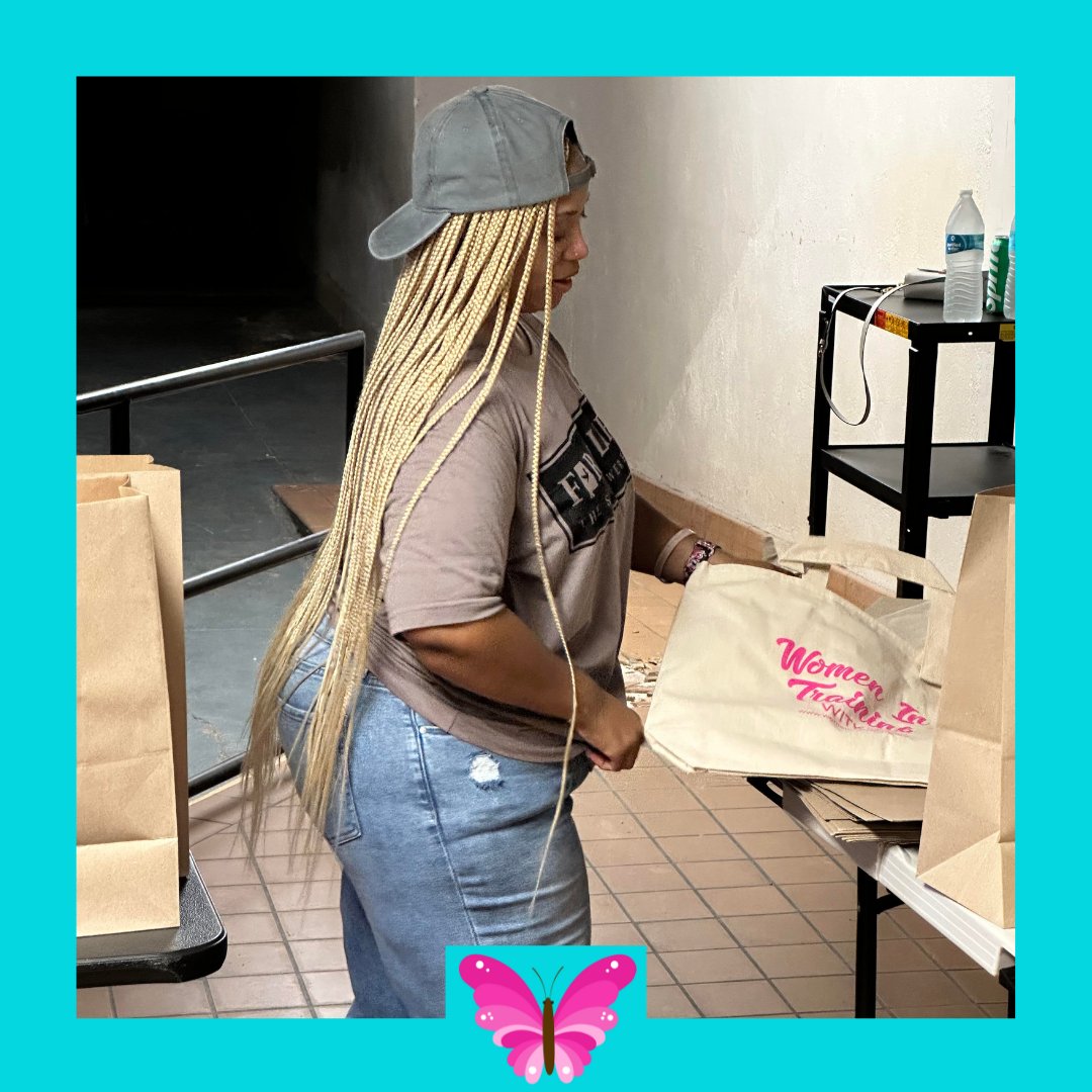 womenintrainin1's tweet photo. We're lifting up the Monarchs from the WIT #LeadershipDevelopment Academy and other #volunteers who recently packed 85 #WITKITS to help girls and women in our community! https://t.co/iSgBIfShB8