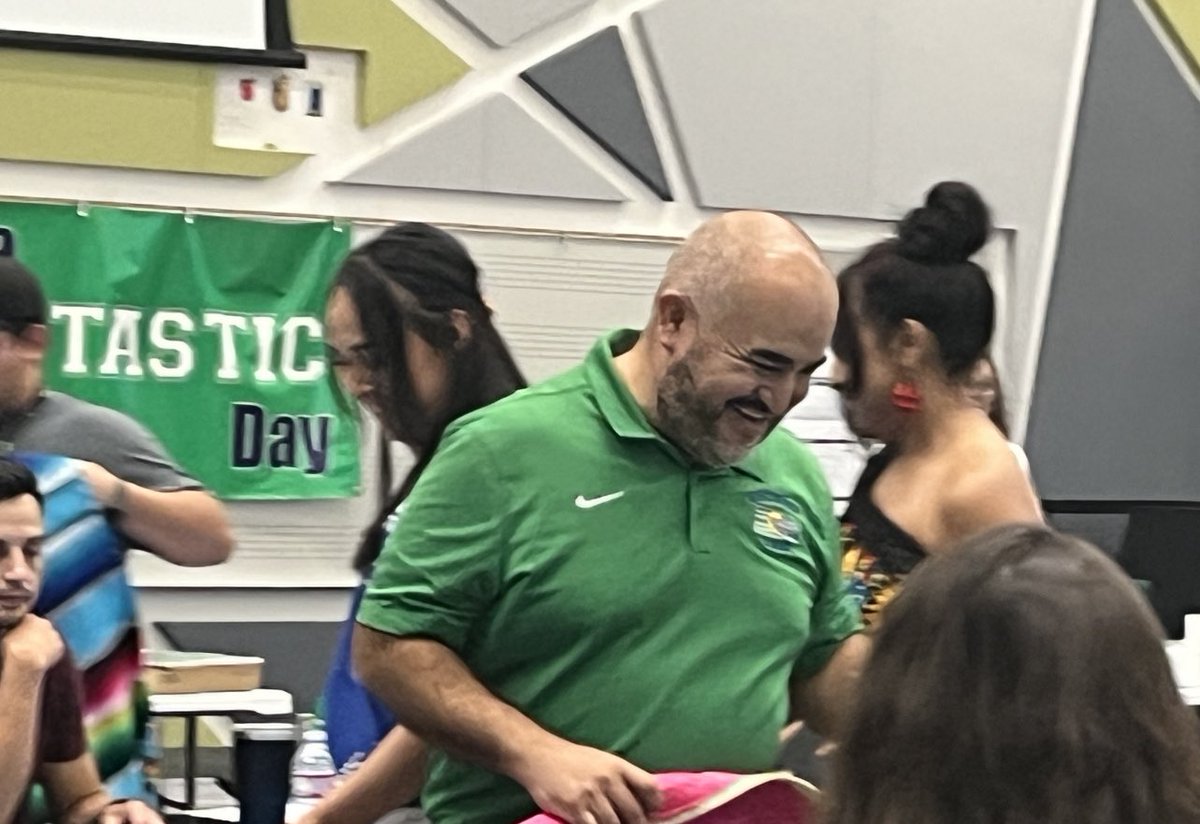 We are so proud to announce that our senior Eddie Hernandez was part of the celebration honoring our great principal Carlos Guerra! #ExcellenceForAll #Earnyourhorns #TeamSISD Thank you so much Mr. Guerra from MHS tennis!!!🐏🎾