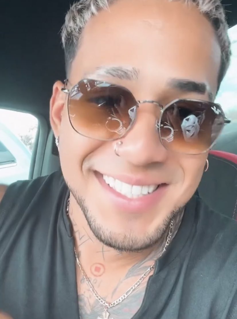 lo veo tan feliz y eso me pone feliz a mí, mi bonito 🥺🤍