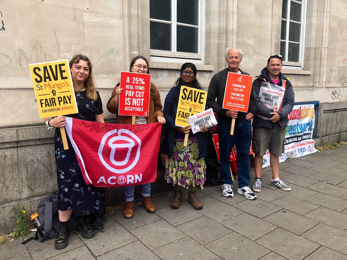 jazdeans's tweet photo. Great way to start a Friday being out on the @SMUnite picket line showing solidarity with @AcornHackney !! It’s despicable that these key workers are being insulted with a real term pay cut whilst management line their pockets. #JoinAUnion https://t.co/EBhxIZiFUo
