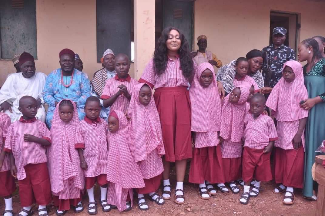 NelsonCLen4's tweet photo. Inline with the Free education agenda of @GovAgbuKefas  My wife today distributed Uniforms, sandals, socks and a sign post to the over 400 pupils of Kakara Central primary school

This was to support the effort of the Gov in making sure every child is given the right to education https://t.co/fyxavDp3nI