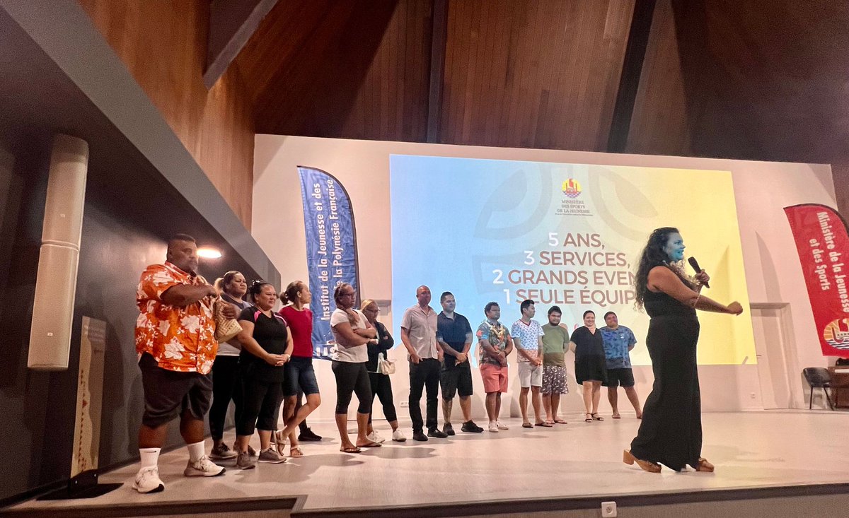 presidencepf's tweet photo. Ce jeudi matin avait lieu au Te Fare Iamanaha-Musée de Tahiti et des Iles - Te Fare Manaha, un "𝑻𝒆𝒂𝒎 𝑩𝒖𝒊𝒍𝒅𝒊𝒏𝒈" regroupant tous les agents des services et établissements placés sous la tutelle du ministère des Sports... https://t.co/GLR3Xaj2ds