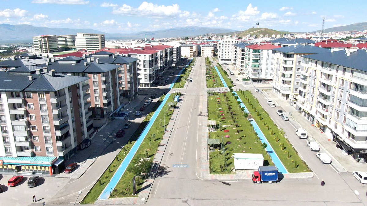 AvMuhammetSunar's tweet photo. İşte Eser, İşte Hizmet! 
Muhteşem görseliyle Palandöken Bulvarı📍
Prestij projelerimiz arasında yer alan Palandöken Bulvarı; yeşiliyle, çiçeğiyle huzur dolu bir ortam sunuyor…
@yzyilmaz55 @aliinci_54 @avibrahimK @HaktanOmeroglu @Selami__Altinok @avfatmaoncu @ozmehmetemin @AbdurrahimFIRAT