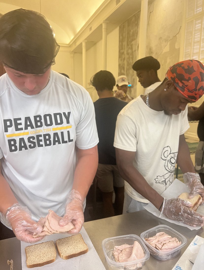 GoChoctaws_FB's tweet photo. Our amazing players were up early this morning, lending a helping hand at Stewpot! 🙌 They were spreading kindness and joy by assisting in passing out food to those in need and making a positive impact on the community! https://t.co/wUlU9LmXo7