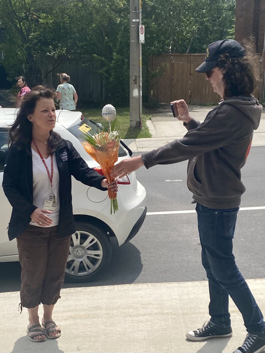 Thanks Reid & Ben at @Move983 for coming to @KingstonHSC today to celebrate Sandy on her retirement after 43 YEARS at the #hoteldieu site ❤️ We will miss you, Sandy! #mykhsc #ygk