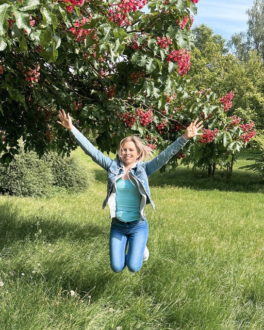 Slow down and enjoy the simple things in life 🫶😎🏞️  #feelfree #naturelover #portrait #photography #walk<a href="/tag/nature"class="tags"><span>#nature</span></a><a href="/tag/smile"class="tags"><span>#smile</span></a><a href="/tag/friday"class="tags"><span>#friday</span></a><a href="/tag/nofilter"class="tags"><span>#nofilter</span></a><a href="/tag/music"class="tags"><span>#music</span></a><a href="/tag/girls"class="tags"><span>#girls</span></a>