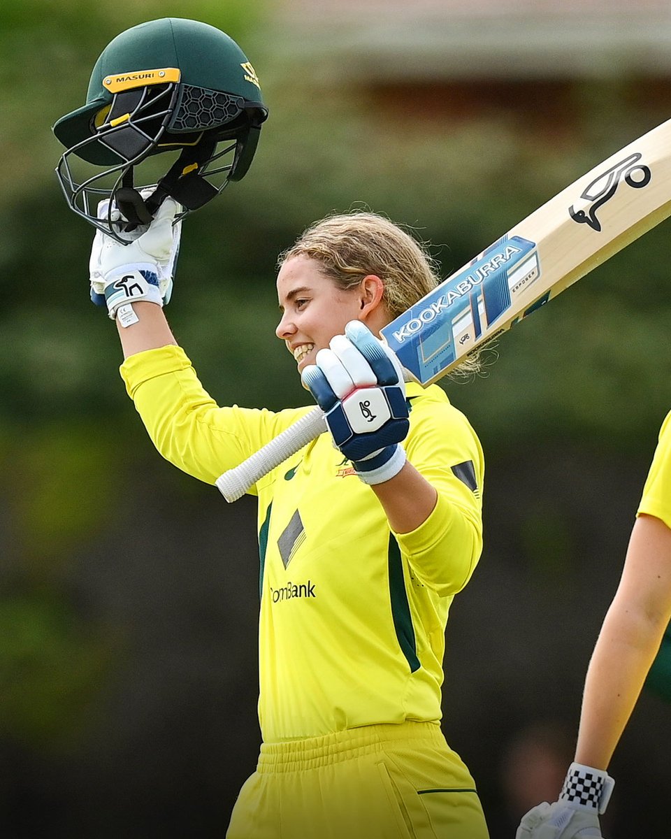 AusWomenCricket's tweet photo. This kid has her first international hundred! 

Go Pheebs! ⭐️❤️ #IREvAUS https://t.co/kelPNZmORp