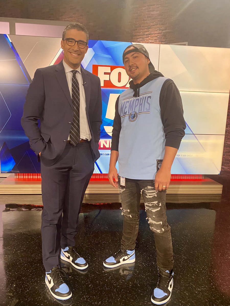 RaoulMartinezTV's tweet photo. All black &amp; blue today for  #SneakerFriday! 🥶  @JVillegasTV 
#ShopLocal @ShopOverload  #SneakerAnchor 
#Jordan #Jorsan1 
#UNCToe
  #TGIF #KOTD  #yoursneakersaredope #sandiego #sosandiego @fox5sandiego #anchorman #stayclassy @stance https://t.co/e4R5Mjcanv