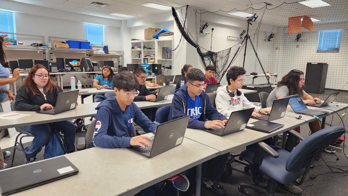 josebaca__'s tweet photo. Successful #STEM Summer Camps @IslandCampus #Engineering

I would like to thank #valero, #upwardbound #tamucc and the Department of Engineering #tamucc for supporting the STEM-Tronics: Robotics and Automation (1 week), and the Robotics and Engineering (6 weeks) programs. 🤙🌴 https://t.co/rA7OYimLAO