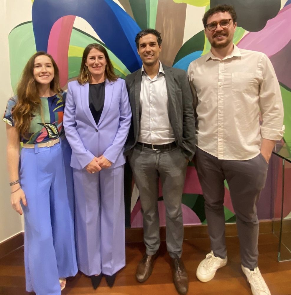 thomaz_pires's tweet photo. Recepção na Embaixada do Reino Unido para promover parcerias no Digital Access Programme. O encontro contou com a participação da embaixadora do Reino Unido no Brasil, Stephanie Al-Qaq, além de stakeholders que atuam na agenda de transformação digital. @ukinbrazil #CheveningBR https://t.co/ncGl6kiyS1